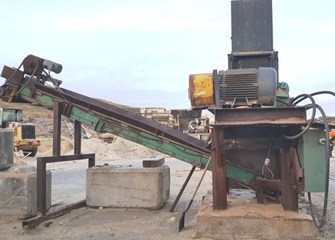 Lamb 24 x 23 Hog Hogs and Wood Grinders